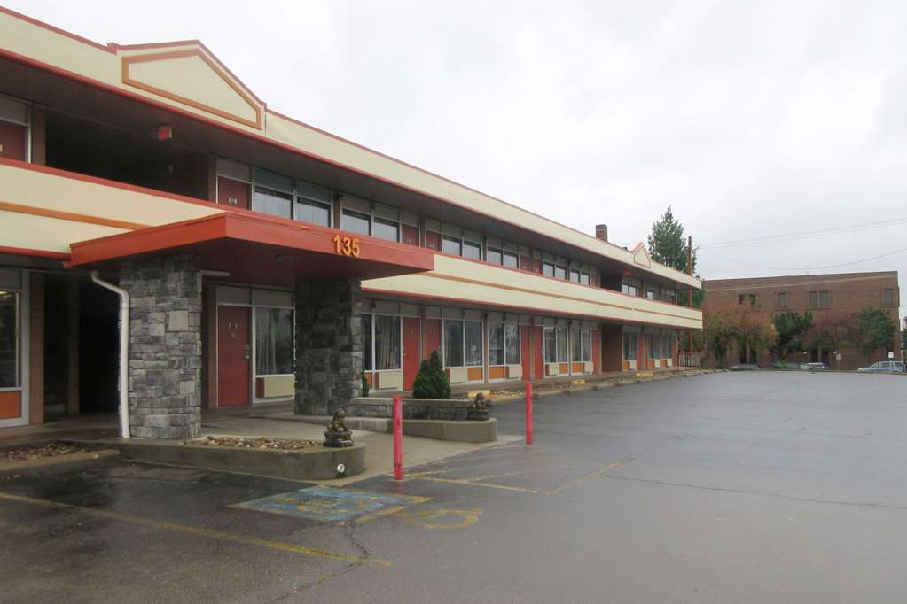 Econo Lodge Zanesville Eksteriør bilde